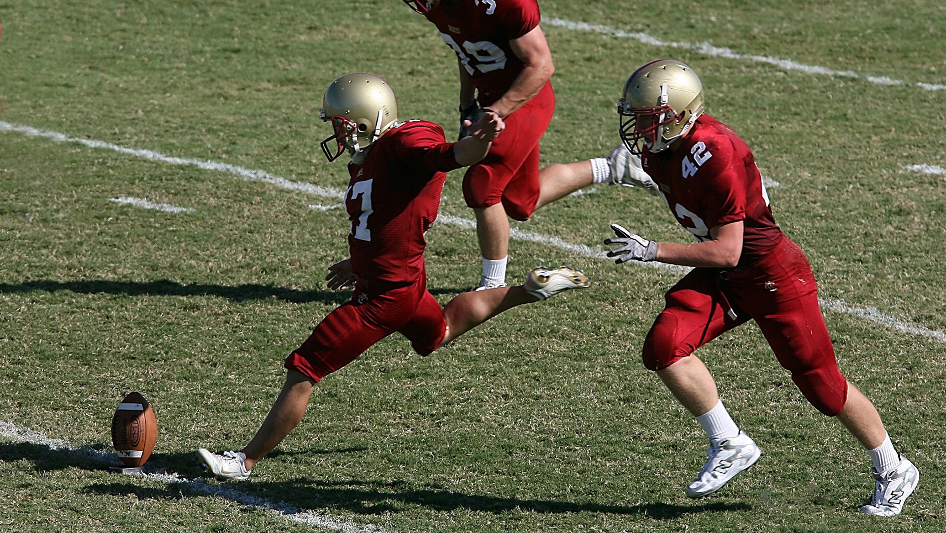 “马科斯·莫奇的防守技术与传球能力，助力美洲狮队提升整体战术水平”