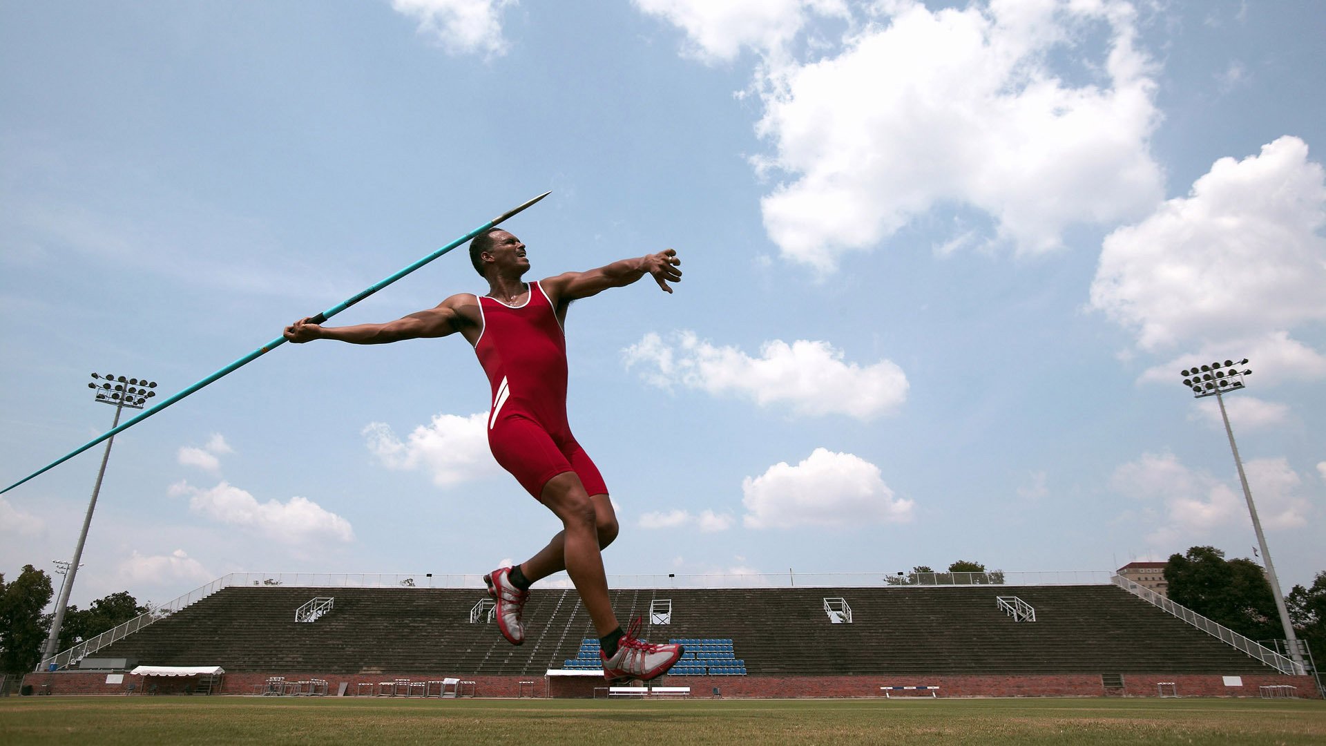 国足锋线球员控球技术专项训练，足球锋线是什么位置